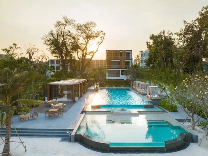 Beachfront jacuzzi at InterContinental Residences Hua Hin
